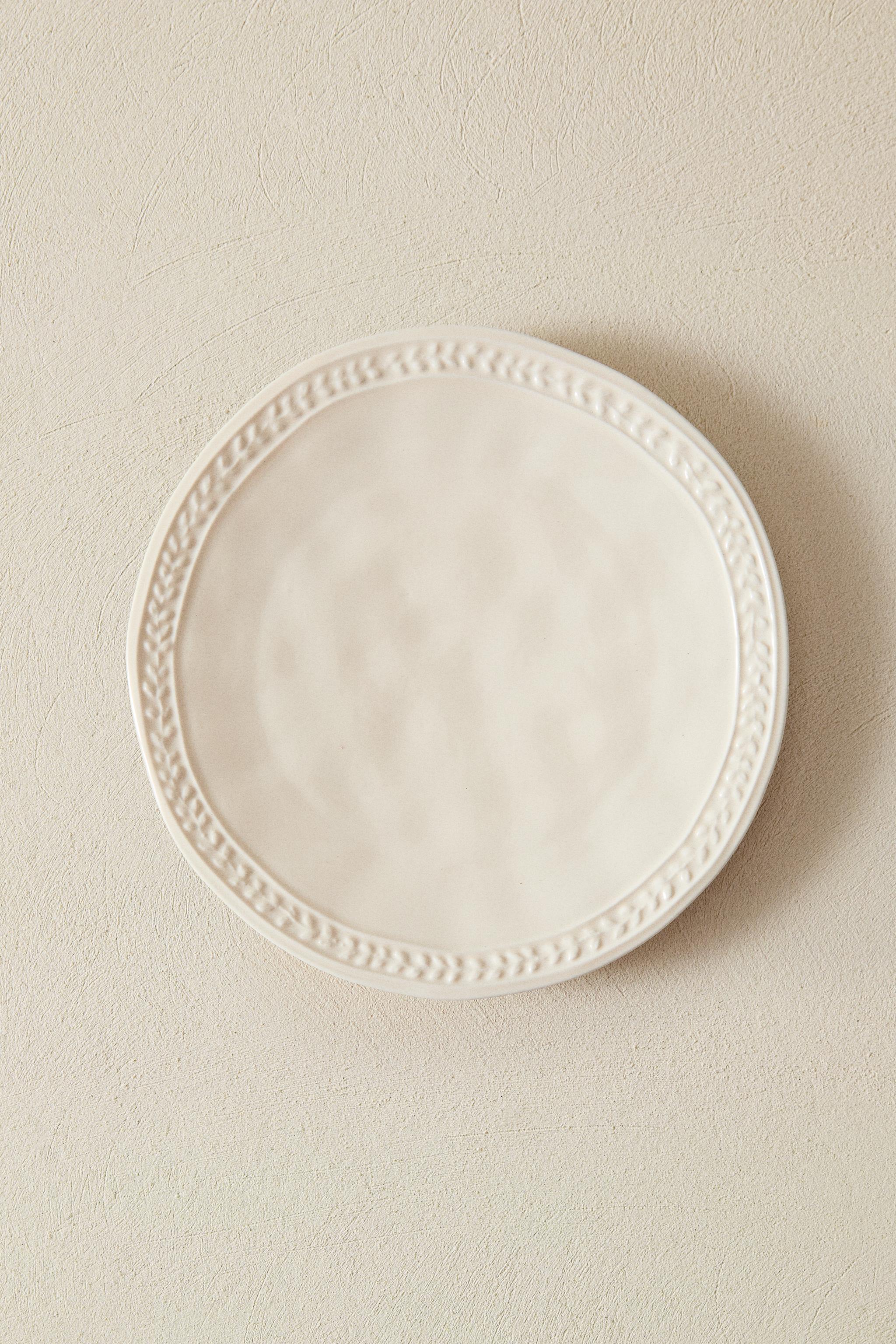 STONEWARE DESSERT PLATE WITH RAISED DESIGN
